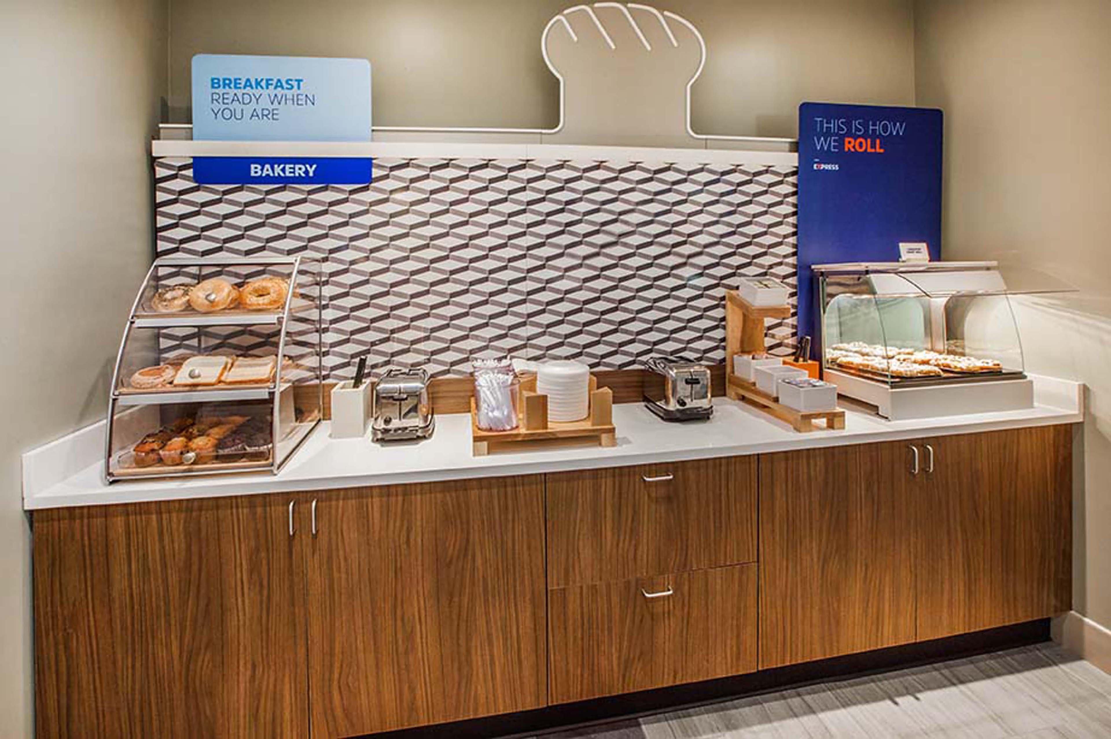 Holiday Inn Express & Suites Farmington Hills - Detroit By Ihg Extérieur photo