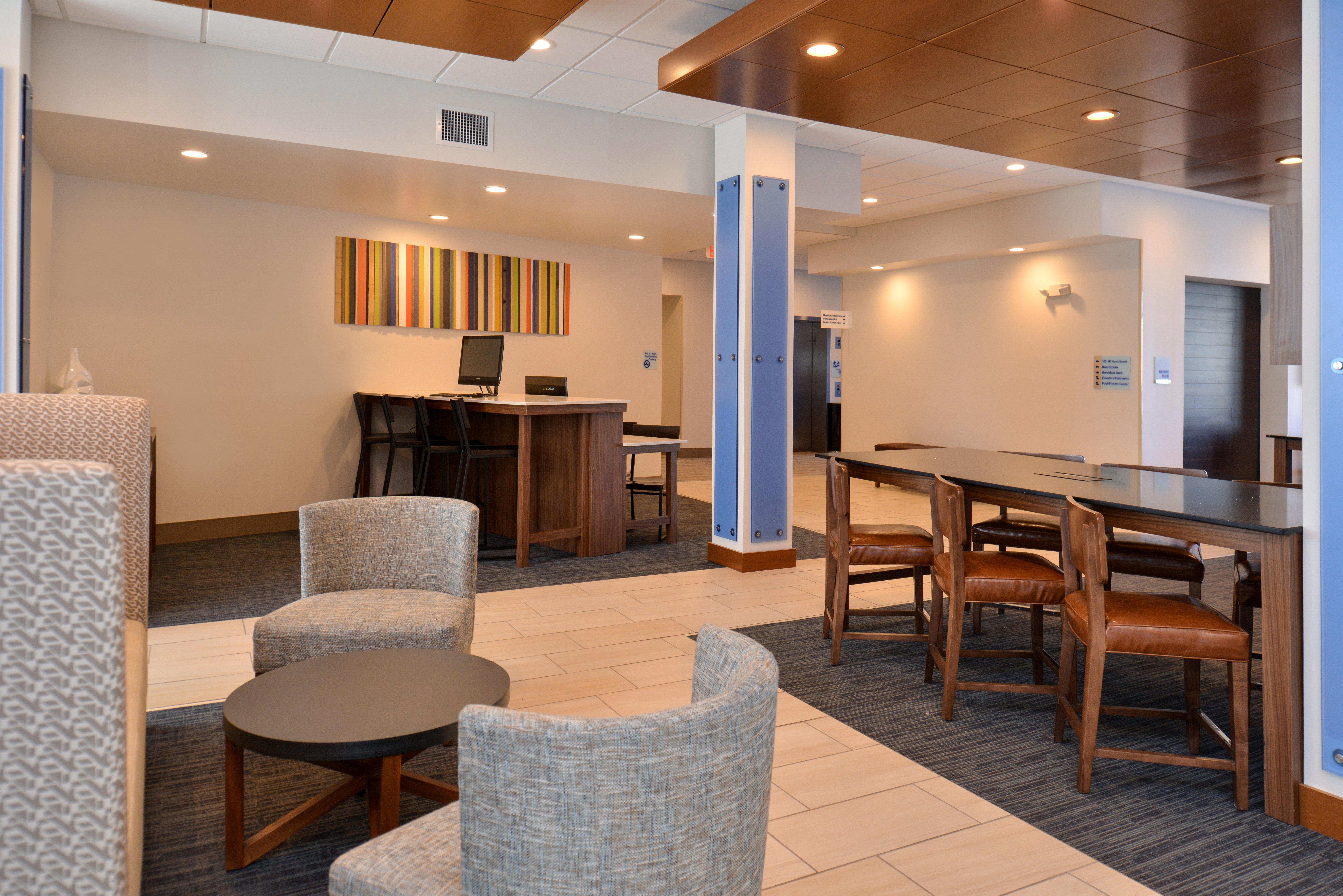 Holiday Inn Express & Suites Farmington Hills - Detroit By Ihg Extérieur photo