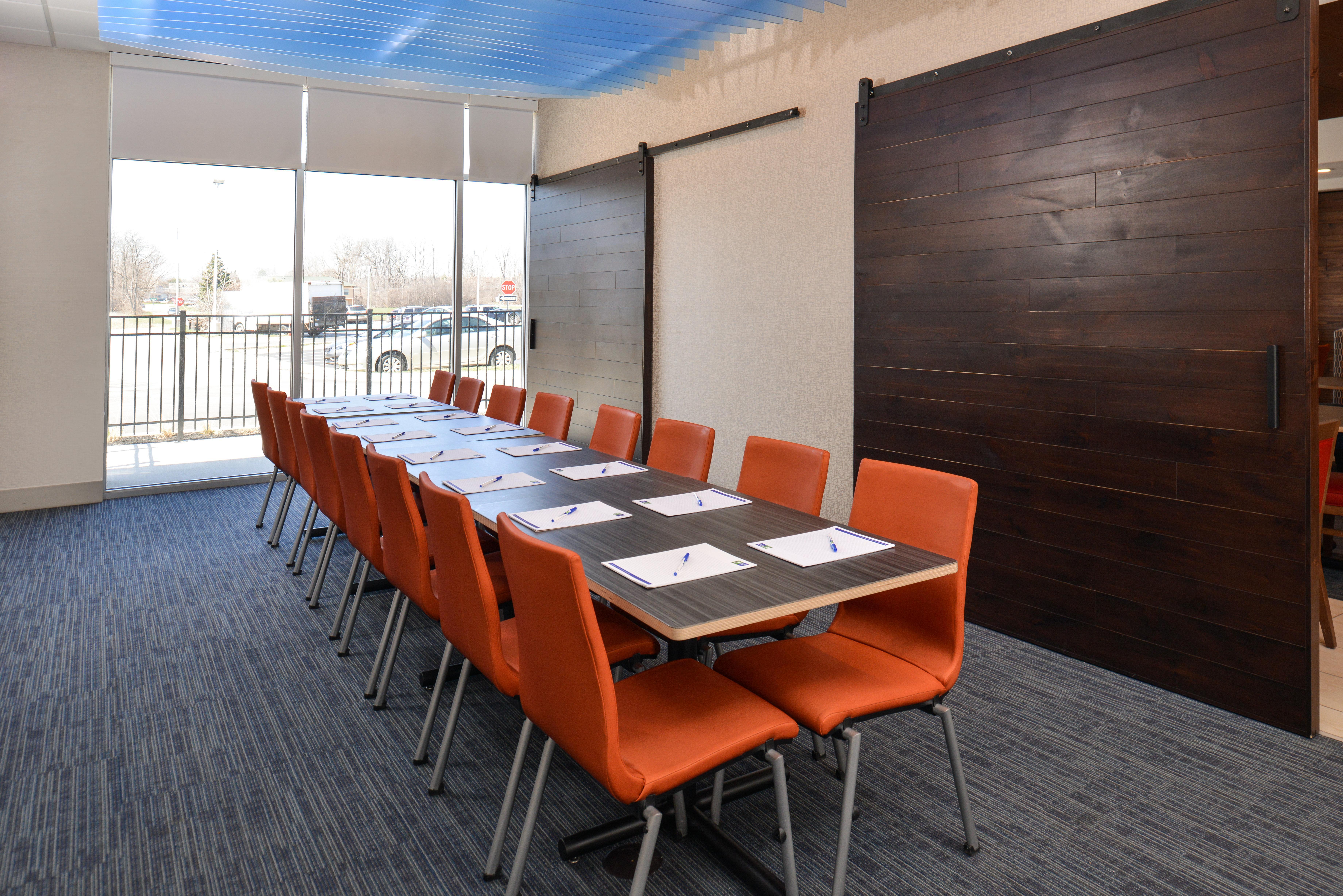 Holiday Inn Express & Suites Farmington Hills - Detroit By Ihg Extérieur photo