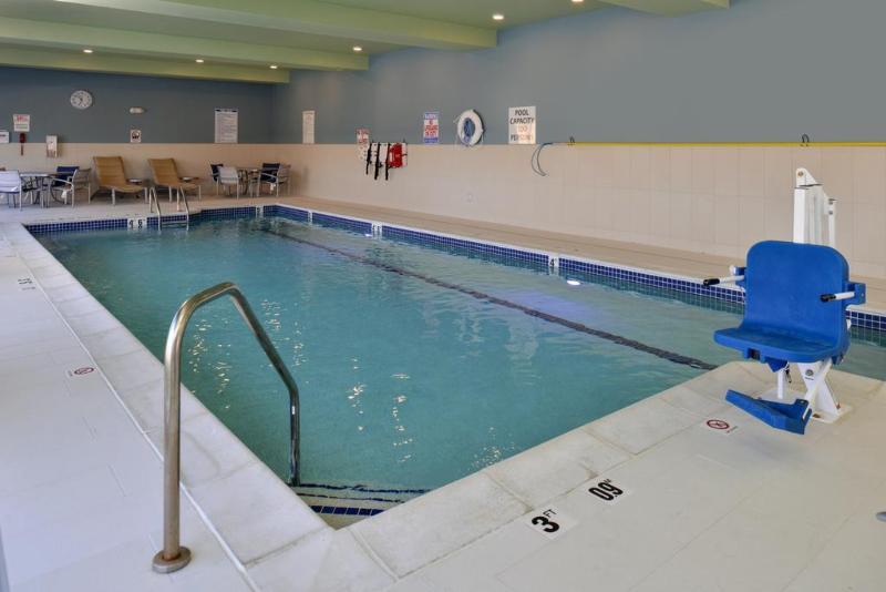 Holiday Inn Express & Suites Farmington Hills - Detroit By Ihg Extérieur photo